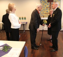 Onnittelemassa Simo ja Harriet Vuorilehto.
Kuva RF